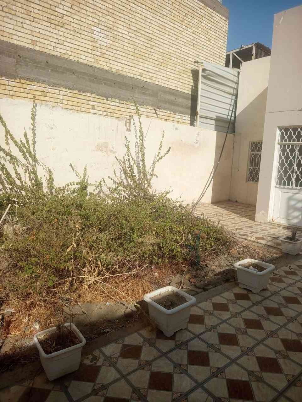 دار للايجار حي الزهراء مساحه 180 متر بيت نظيف غرفتين وصاله واستقبال مطبخ وصحيات  النجف الاشرف***********
