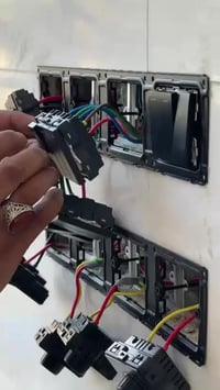 سويجات • ميلانو • متصل