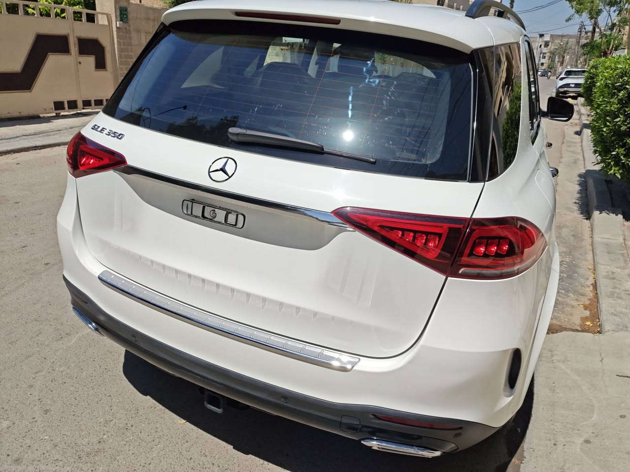 للبيع Mercedes-Benz GLE 350
سيارة فخمة تجمع بين الأداء، الراحة، والتكنولوجيا الألمانية.
🚘 المواصفات:
الموديل: 2022
النوع: Mercedes-Benz GLE 350
الاستيراد: وارد أمريكي
محرك 2.0 تيربو بقوة 255 حصان مع ناقل حركة أوتوماتيكي 9 سرعات (9G-TRONIC). �
تصميم راقٍ ومقصورة فاخرة.
شاشة معلومات وترفيه كبيرة مع نظام MBUX.
كاميرات وحساسات، وأنظمة أمان ومساعدة قيادة متطورة مع خارطة العراق
عداد السير : 17000 كيلو متر
✅ السيارة نظيفة وجاهزة للاستخدام.
📞 للتواصل: ( ***********) للجادين فقط 
💰 السعر: ( 43000$)

