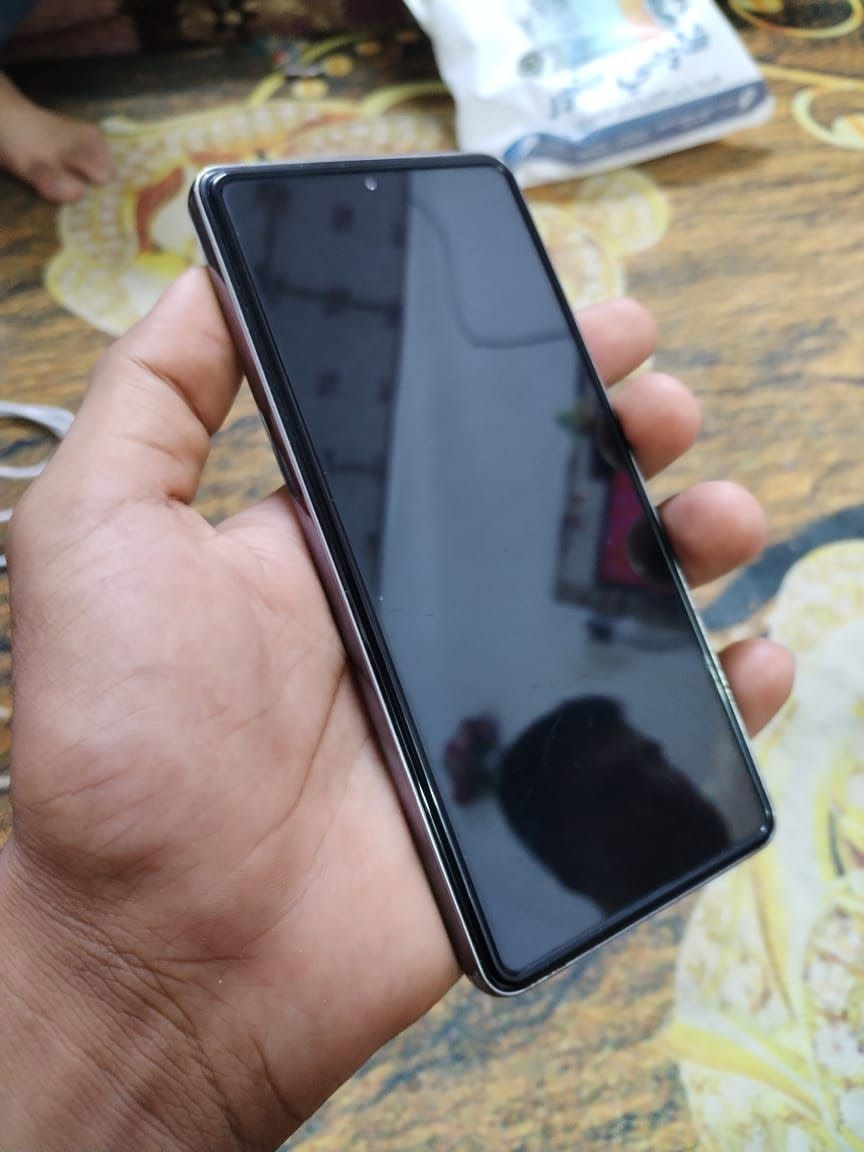 للبيع تلفون سامسونك A73 G5 اخو الجديد 
مواصفاته كلش حلوه قريب على اس 23 الترا حته شكله قريب 
بطاريتهكلش حلوه 
شحنه يدوم يوم ونص او يومين 
ذاكرته 256 كيكه
كامرته كلش حلوه ويفيد بل تصوير 
تعليك ما بي مستحيل يعلك 
ببجي كلش حلو بي بدون تعليك 
تلفون عليه الاعتماد بس محتاج وراح ابيعه 
شاشته واضحه التلفون ما داخل تصليح بعده اخو الجديد مع الكارتون والوصل 
تلفون كلش حلو ومرتب اخذته ب700 حته الوصل مالته بعده وحتاجيت ورايد ابيعه 
سعره 425 الف وبي مجال حك الجيه 
اي استفسار واتساب 
(***********)
