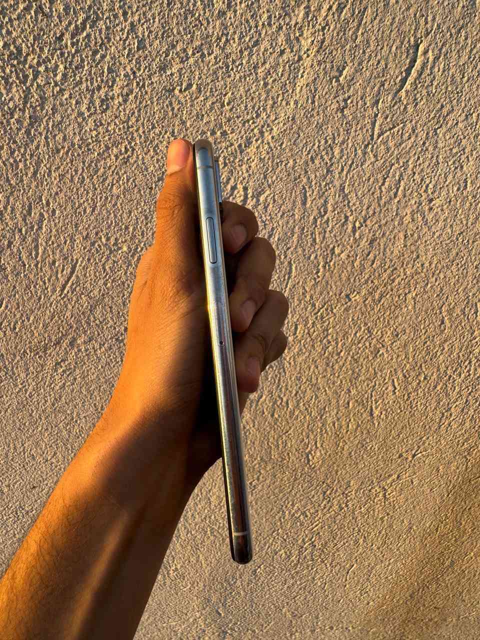 iPhone XS Max
ايفون اكس اس ماكس للبيع
ذاكرة 256 كيكا 
لون ابيض 🤍
بطارية 79 اصلية ممبدلة
فقط مبدل شاشة نوعية زينة
مكاني بابل وتوصيل عندي 
سعره: 240 الف (قابل للتفاوض)
موبايل:***********
