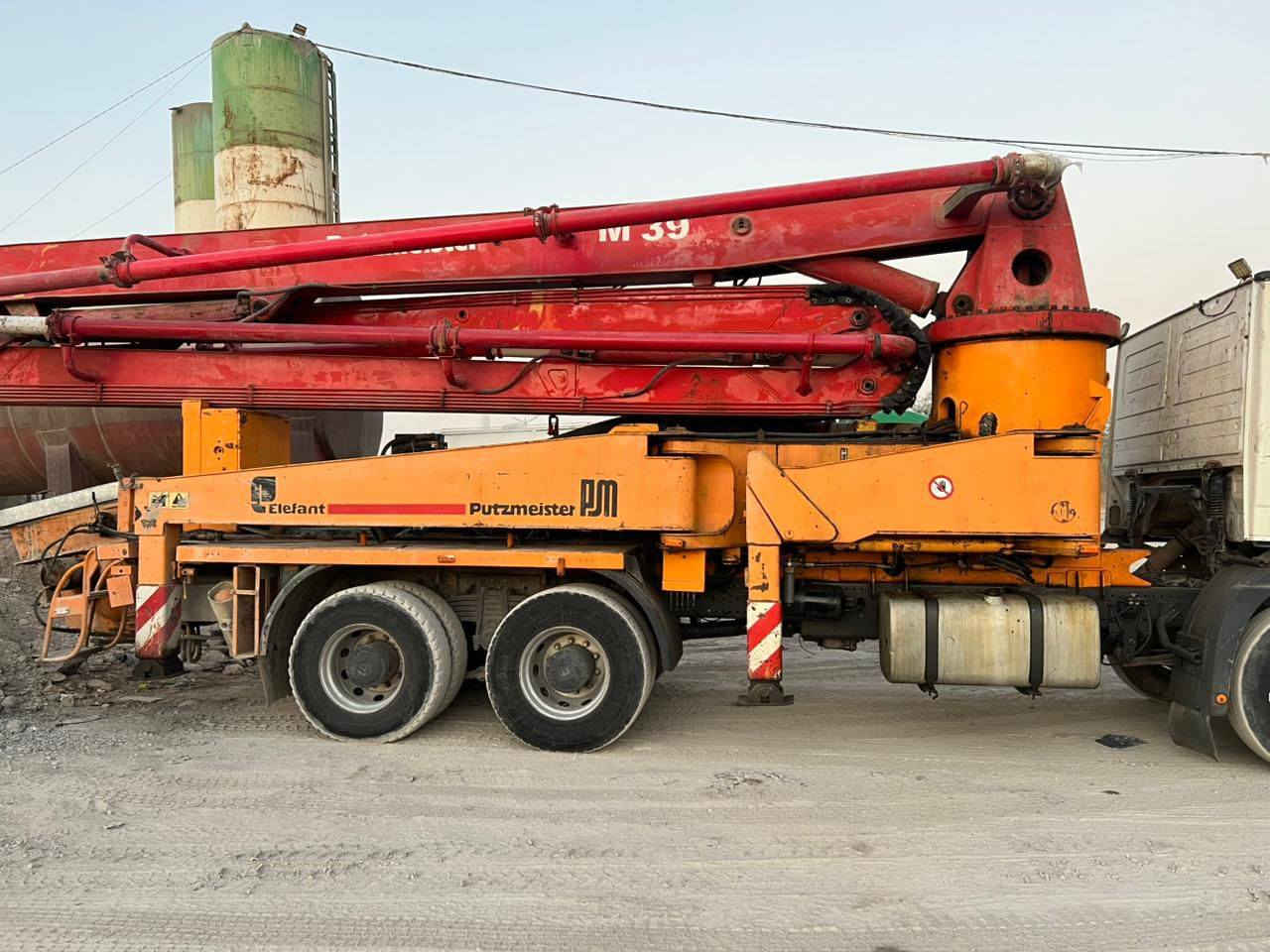 سلام عليكم 
بم بتس ماستر 
36متر لزكة مكتوب علي 39بس هو 36
بوتس ماستر سيارة موديل 2004
جهاز موديل 98
دبل مضخه شوط طويل رقم اربيل 
شرط تحويل 
جهاز لا فطر ولا كسر شرط السعر 7شدات ونص بي مجال اتصال على أرقام التالية ***********
***********
***********
