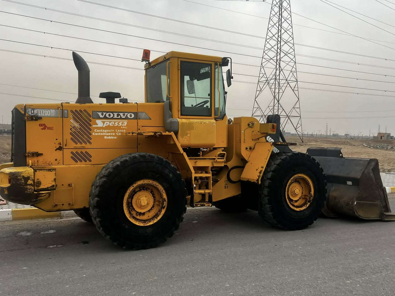 سلام عليكم يوجد شفل فالفواللبيع     حجم 120  موديل 2000 رقم صلاح الدين سعره 550بي مجل الطيبين***********
