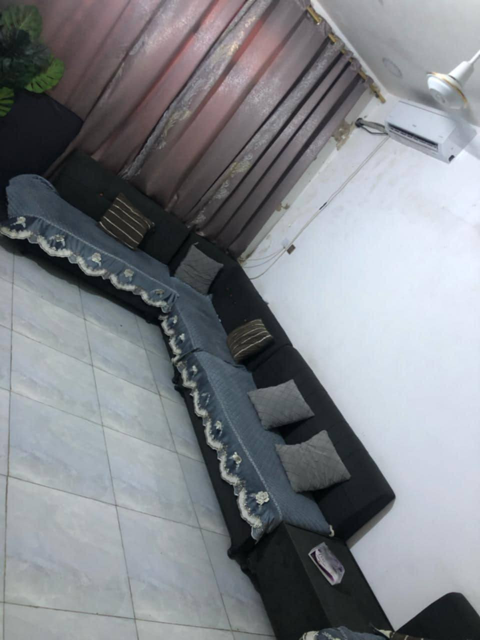 سلام عليكم
بيت طابو صرف ١٠٠م واجهة ٥م نزال ٢٠م طابقين صحيات بكل طابق استقبال وحولي ٣ غرف نوم كبيرة وتواليت خارجي تشجير مسيج امام البيت داخلة كراج الزعفرانية حي الأمانة عليه قرض صندوق اسكان للأستفسار الاتصال على الرقم ***********

