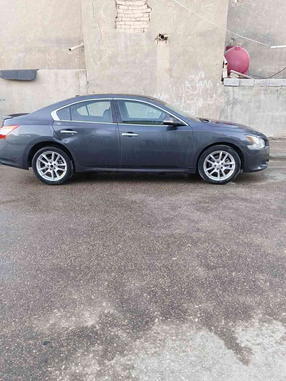 سلام عليكم سياره لبيع فقط نيسان موديل 2011 بيه بنيد مصبوغ جماليه فقط ول باقي كله كفاله عامه سياره بسمي تحويل ثاني يوم 
***********
