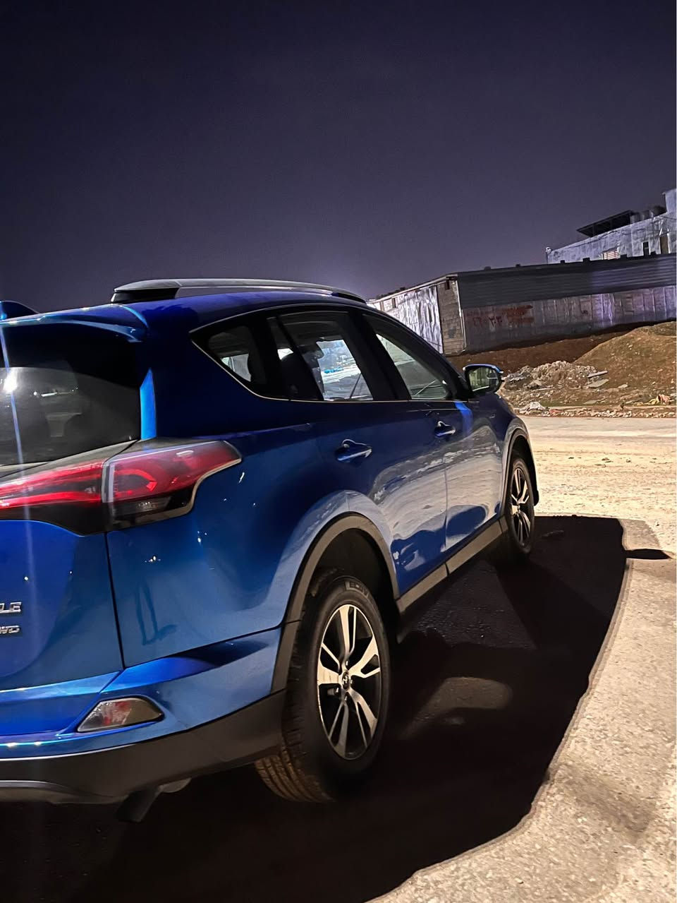 سلام عليكم 
ببع + مراوس رقم شمالي فقط
تويوتا رافور 2017 لون مميز چوێتی
بجم كبس بدون بدون ارباكات
بيهه جاملغ خلفي و قبغ صندوق صبغ
بيهه جمب من ورا قليل
مواصفات xle 
فول عدا بصمه
سلايت
فور ويل
شاشه
كامرة
ويل كروم
3 انضمه قياده
تحديد سرعه
و بعد هوايه مواصفات المعروفه
سعر 160 و بيهه مجال قليل
رقم اربيل جديد فحص هزه سنويه جديد لل 2029
مكانهه اربيل
للاستفسار *********** واتساب فقط أربيل, العراق
