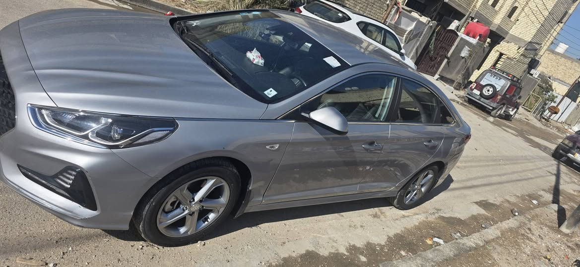 السلام عليكم
للبيع والمراوس سوناتا وارد كوري خط واحد غاز مكفوله سياره بيها طخات بسيطه امبين بالصور
نص فول رقم بغداد
 كير محرك مكفول 
تخم تاير 
ماشيه 67قابل للزياده 
اذا مراوس سوناتا غاز  2025 ونطي فرق
كلهة تعرف السوناتا مايحتاج اكتب جريده
مكان السياره
بغداد كماليه 
***********
السعر 185قابل للتفاوض
