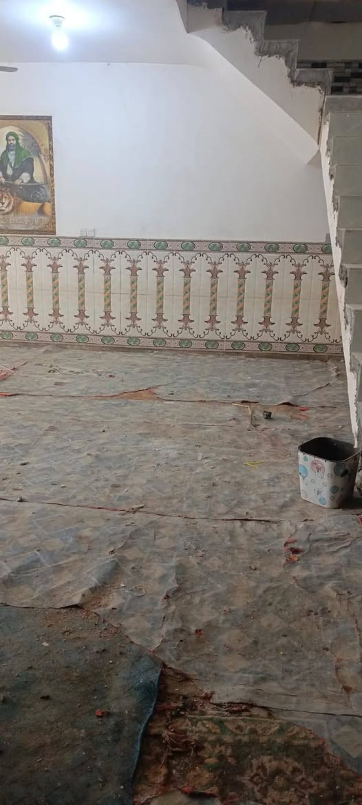 سلام عليكم بيت للبيع في السده الهنديه ورا جامع ابوالفضل صوب العصافره مساحته البيت 250 طابقين غرفه وصاله وستقبالوغرفه ومطبخ وصحيات داخليه واخارجيه وطابقه الثاني غرفتين وصحيات واستفسار اكثر اتصال على رقم ***********
