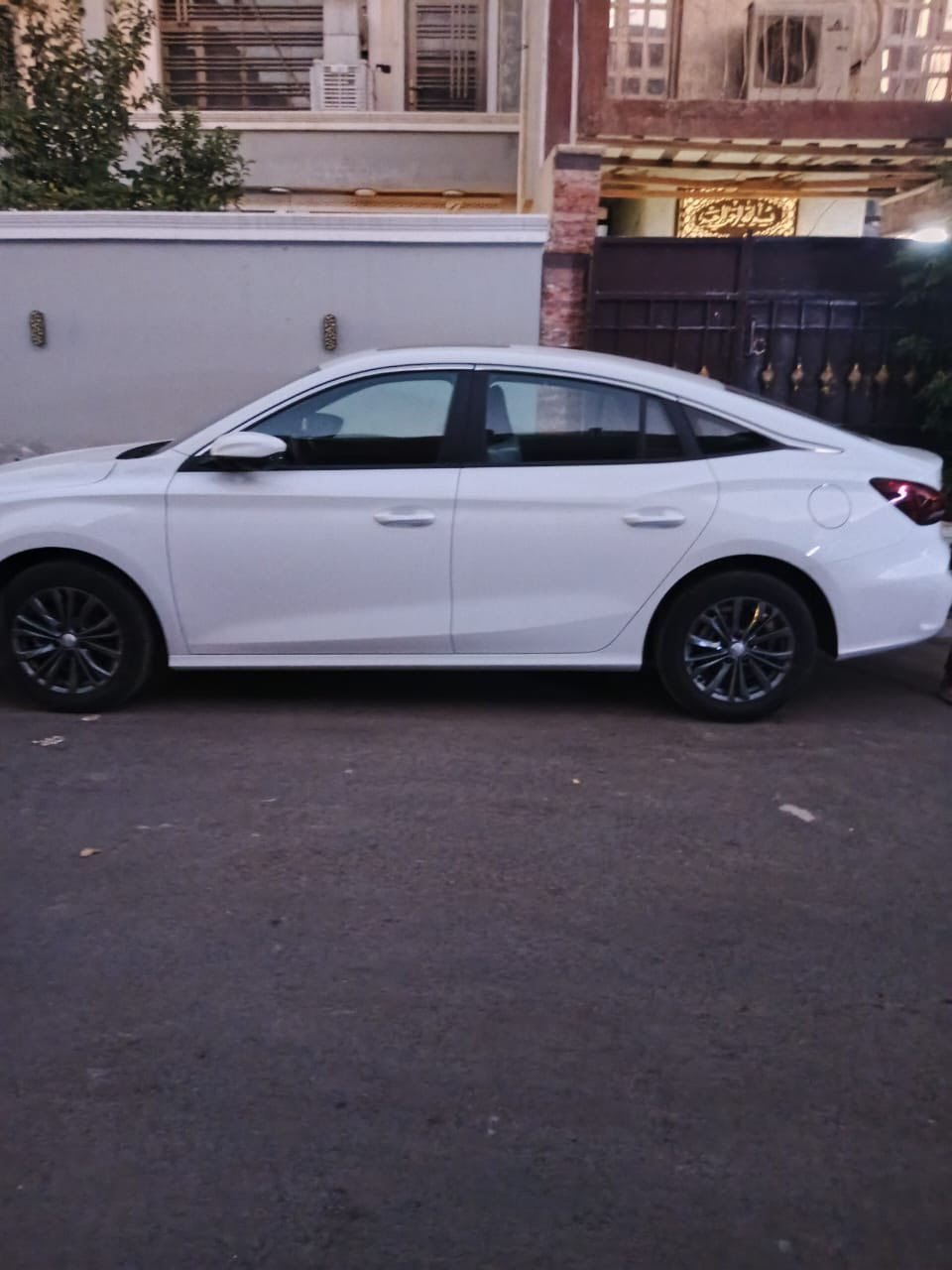 سلام عليكم ام جي جيتي موديل 2025 ماشيه 5 الف سياره مكفوله كفاله عامه من شخط ولبارد سياره فول مواصفات بيها مشكله بالكير مكانها الشعب بغداد ***********
