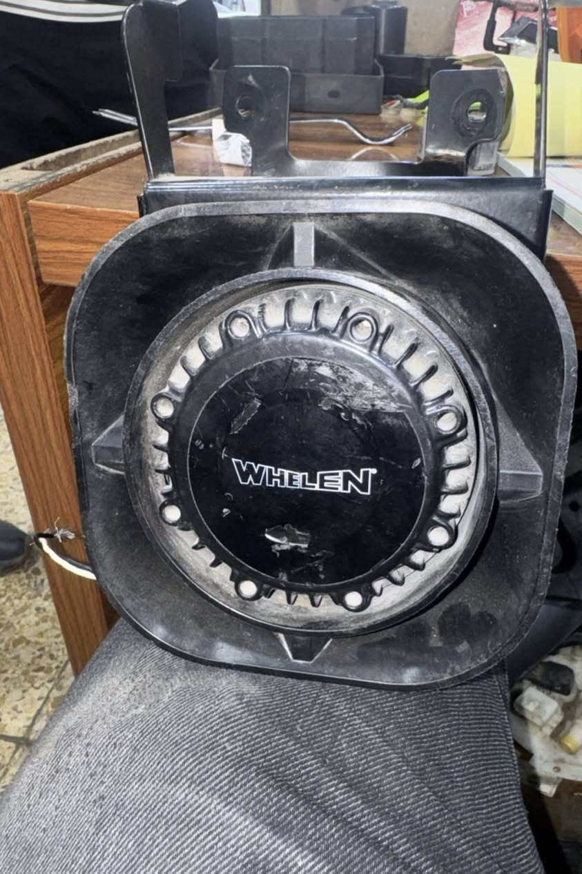 للبيع سماعات بوليسي ويلن اصلي فاتحن من تاهو بوليسي 100 واط حقيقي اقوة سماعات بلعالم  
بغداد ***********
