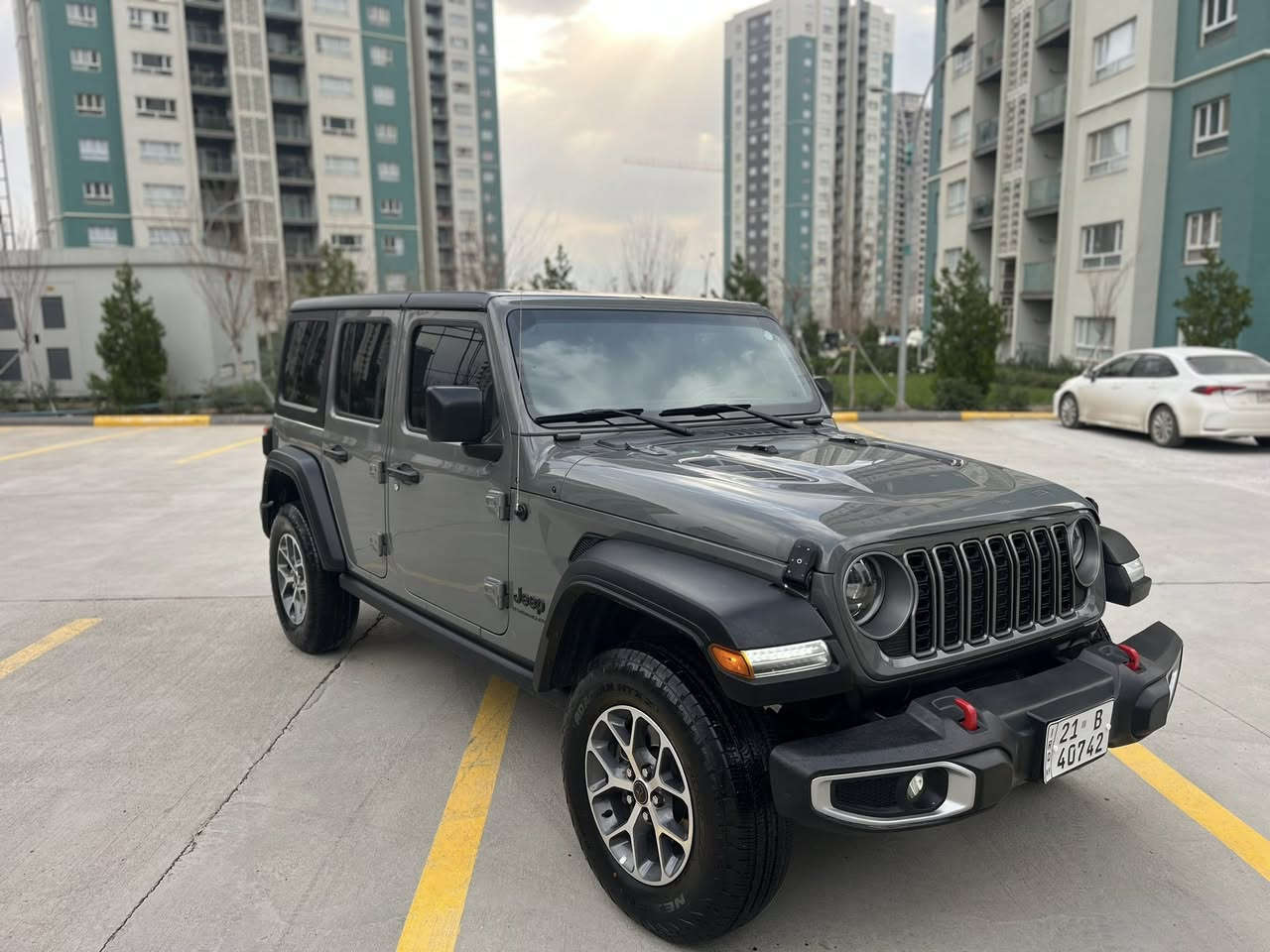 سلام عليكم
جيب رانگلةر موديل ٢٠٢٣ ئةن ليميتد سبورت رةنگي چيمةنتويي ٣٣٠٠٠ ميل رويشتوة ناو  زةردي بيلادي ئوتو ستارت ستوپ شاشة وةسةت بةصمةو دةبل عةكسل جامي عادية و كارةبا نية  مةكينة ٦ پستون بي بوياخ و بي سارد و بي شوخت تةنها بونيد گوراوة بة بيلاد و ناوي هيجي پيوة نية  رةسمي دةعم و رةقةمي شانصيم داناوة نرخي 275 ورقة و مجاليكي كةم 

1C4HJXDG7PW550917رقم شانصي 

رقم موبايل ***********
