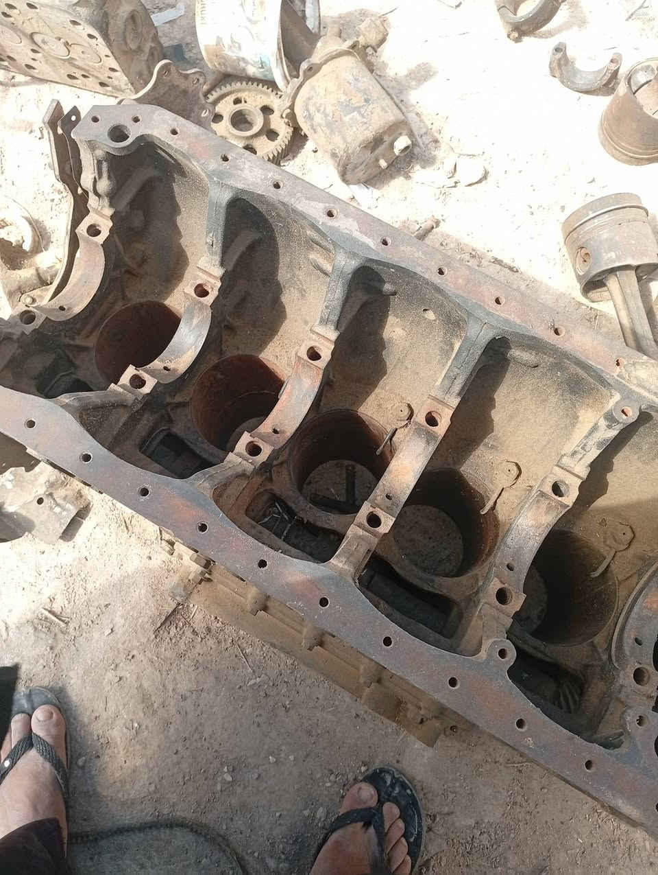 سلام عليكم محرك نيسان امفصخ اكرنك سايس عشرين سلندر استندر كاور جديد نقص بم وتاروسه  وسلف وداينمو ***********
