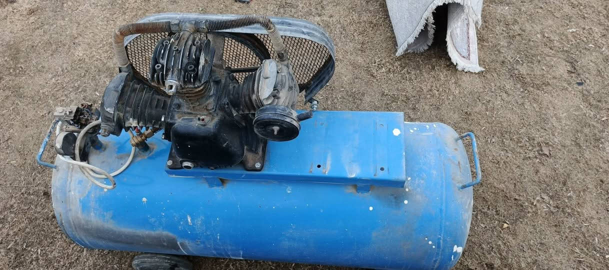 بوتلی كمبروسر هەوائ بۆ فرۆشنت
250لترە  سێ پستۆنە  زۆر پاکە  شەریکەی  الحيدريه تەنیا بتلەکەیەتی لەگەڵ پەمپەکەی بێ ماتۆرە نرخی 125هەزارە شوێن هەولێر .
ژ.م *********** أربيل, العراق
