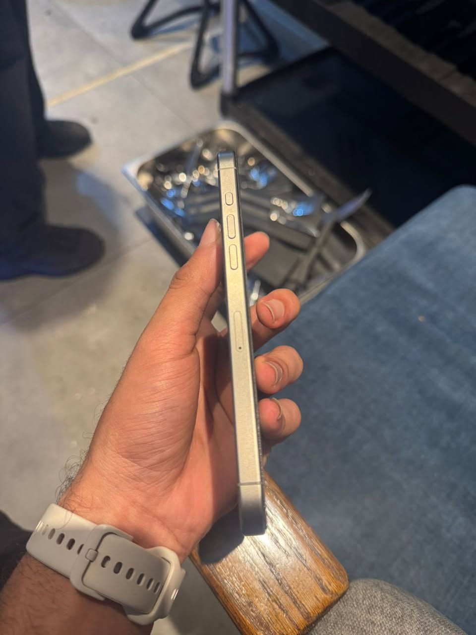 من رخصة الادمن
سلام عليكم ايفون 15pro max للبيع او مراوس ب 16 برو ماكس مع فرق 
الجهاز نضيف مابي شخط ضمان وكالة ماستر بطارية 89 متصرف شحن تكفيك يوم كامل ذاكرة 256
الجهاز شرق اوسط 
السعر 1000 وقابل للتفاوض 
للاتصال او واتساب +964 777 566 2352 مكاني بغداد الحرية


**إذا كنت صاحب هذا الإعلان وتريد حذفه لأي سبب، رجاءا أرسل رسالة إلى الدعم الفني**