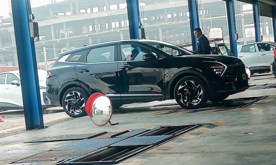 السلام عليكم 
             كيا سبورتج  2024 رقم بغداد بسمي 
ماشيه 16 
بصمه 
مكينه 2500
سايد بريك بصمه 
كشنات جلد كشن كهرباء 
هيتر كشنات 
شاشه كبيره متصله 
رادار امامي رادار جانبي رادار خلفي 
تحديد مسار 
توقف ذاتي 
تايرات جدد حجم 19

ضررهه بين الباب ولجاملغ من جوه 
مصلحات مامكحلات وقبق جنطه مبدل 
 بچم مگفول  سياره جديده 
 
مكاني بغداد الجديده ***********  السعر 179
