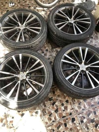 حجم ١٧ واحد من الويلات بيه لحيم من الخلف. والتايرات نص عمر ٢٠٠ الف بغد...