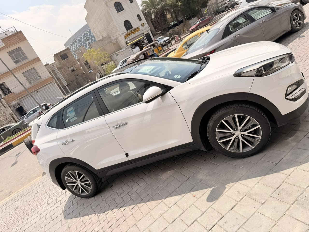 السلام عليكم
هونداي توسان 2017 خليجية
كشنات مخمل
سقف بانوراما
تخم تاير جديد
منظومة تبريد جديدة 
مكينه ٢٤٠٠
ب اسمي
ماشية 73 كيلو
بيهة باب السكن نص صبغ فقط
باقي السياره مكفول بدون ضربة او تبديل تكحيل فقط
نظيفة وجاهزة السياره نقصهة دبل خلفي فقط
مكان السيارة بغداد حي القاهرة
السعر 173 وبيهة مجال بسيط
***********
