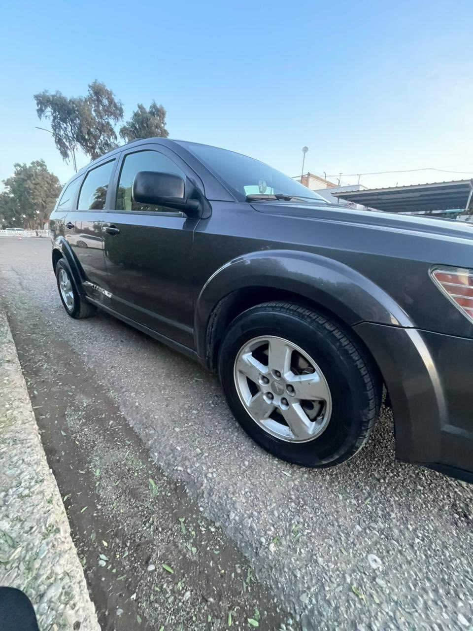 سلام عليكم دوج جورني موديل 2016 لون فيلي اربعه سلندر سياره جديده طخم تاير جديد صدر امامي خلفي  جديد كير محرك بشرط ارضيه جلد بيه كابون بانزين سبعه راكب ثلاث قطع تبريد بجم كبس ضرره باب خلف السايق مع هلال الجامرلغ الخلفي رقم سليملنيه يسمي سعره 135 ورقه بيه مجال قليل مكاني كركوك مااجاوب ع الفيس خابر وتدلل رقم تلفون ***********
