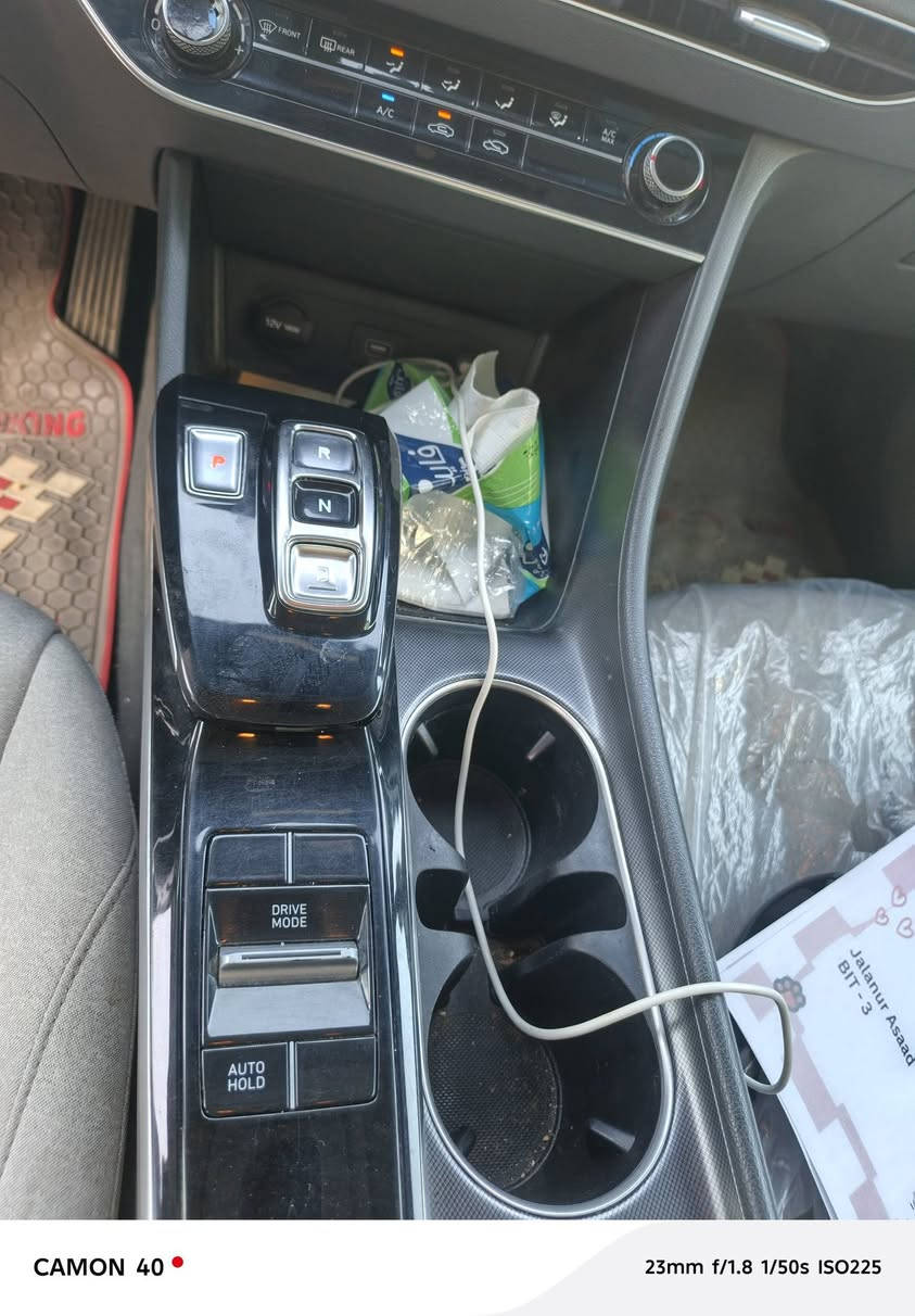 سوناتا 20 بسمي ماشيه 124 ميل
مواصفات عادية 
رادار أمامي تحديد مسار اطفاء ذاتي تحكم استرين درايف مود  اربعه وضعيات 
والسيارة بيه سونار والصور الحادث بالمنشور 
سعره 138 
***********
