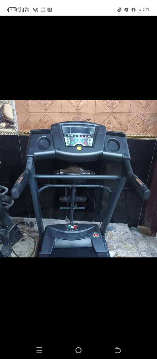 جهاز جري استخدام منزلي نضيف جدا وزن يتحمل ١٦٠كيلو  دبل ماطور جبلي نبضات القلب سرعه الوقت بي حزام تكسير شحوم تدليك جسم كامل موصفات مبي ثري سماعات بلوتوث العنوان بغداد السعر 250 
***********
