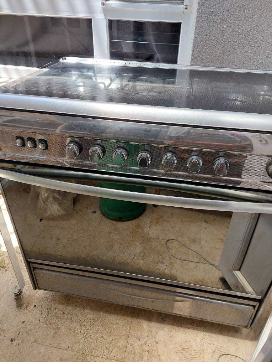 طباخ مصري حجم كبير 90×60 نظيف جدا للبيع للتواصل عالخاص او الواتساب
***********
