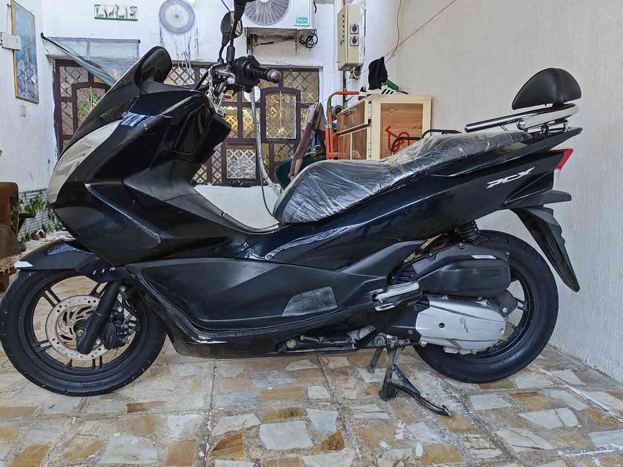 السلام عليكم pcxجيل ثاني لون اسود بيهة شخوط بسيطة بل كفر وكسر خفيف مكينة. ١٥٠ الدراجة كلش حلوة من ناحية الشلعة والمعدل رقمي ***********. سعرهة ٢ مليون
