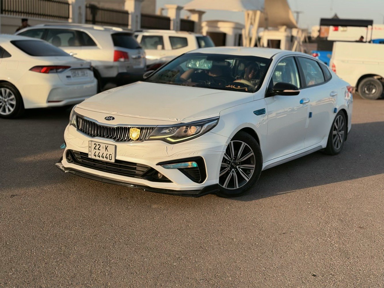 ✨ للبيع كيا اوبتيما خليجي 2019 ✨✨

✨ محرك 2400 DOHC - 185 حصان ✨✨



✨ ويل 18 انج ✨ رقم مميز ✨✨



**المواصفات الميكانيكية:**



✨ المحرك: 4 سلندر 2.4L DOHC 16V MPI



✨ القوة: 185 حصان @ 6000 rpm



✨ العزم: 241 نيوتن.م @ 4000 rpm



✨ الگير: 6 سرعات اوتوماتيك سبورتماتك + تبترونك



✨ وضعيات القيادة: Eco / Normal / Sport



✨ الدفع: امامي FWD



✨ الصرف: 24 داخل / 33 خارج / 27 مشترك MPG



✨ التانكي: 70 لتر



✨ الباتري: 80 امبير AGM



**الابعاد:**



✨ الطول: 4855 ملم



✨ العرض: 1860 ملم  



✨ الارتفاع: 1465 ملم



✨ قاعدة العجلات: 2805 ملم



✨ الخلوص: 135 ملم



✨ الصندوق: 450 لتر



✨ الوزن: 1465 كغم



**المواصفات الخارجية:**



✨ ويلات 18 انج المنيوم دايموند كت



✨ تايرات 235/45R18 جديدة



✨ اضوية امامية ليد بروجكتر + DRL



✨ اضوية خلفية ليد



✨ مري كهربائية + تدفئة + طي + اشارة



✨ حساسات خلفية + كاميرا HD



✨ بصمة ابواب + تشغيل عن بعد + دخول ذكي



✨ فول مواصفات عدا البنوراما



**الداخلية والرفاهية:**



✨ شاشة 8 انج لمس + GPS + CarPlay + Android Auto



✨ بلوتوث + USB + AUX + 6 سماعات + صب ووفر



✨ تكييف ثنائي Dual Zone + فتحات خلفية



✨ تدفئة ستيرن + تدفئة مقاعد امامية



✨ مقاعد جلد + كهربائية + ميموري للسائق



✨ كروز كنترول + تحكم ستيرن



✨ زجاج كهربائي اوتو 4 ابواب



✨ مراية وسط تعتيم تلقائي



✨ اضاءة داخلية ليد + ستائر خلفية



**الامان:**



✨ 6 ايرباك



✨ ABS + EBD + BA + ESC + TCS



✨ النقطة العمياء BSM



✨ مغادرة المسار LKA  



✨ تنبيه المرور الخلفي RCTA



✨ حساسات ضغط الاطارات TPMS



**حالة السيارة:**



✨ نظيفة جدا شرط الفحص 

✨ صيانة وكالة وماشية قليل



**السعر:** 188 ورقة وبيها مجال



**المكان:** الانبار - الحبانية



**رقم الهاتف:** ***********



✨ اتصال + واتساب ✨