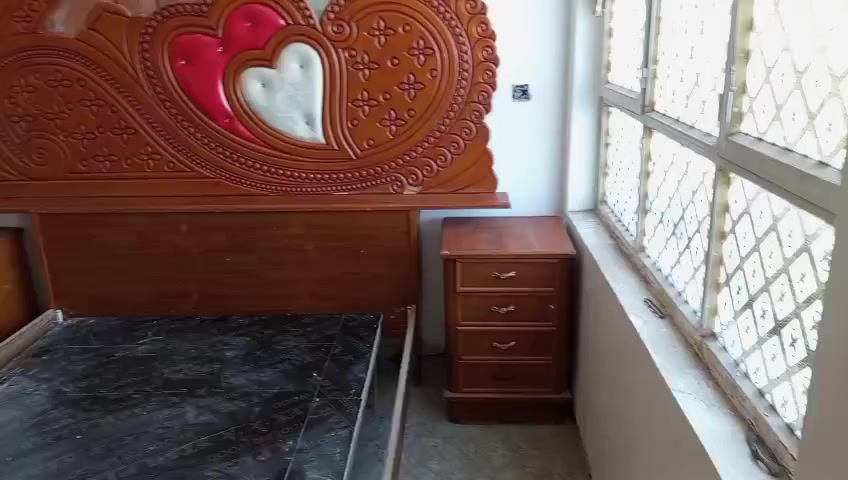 سلام عليكم  غرفه اخشاب للبيع  بغداد  زعفرانيه  سعر  ٧٠٠       وبيه مجال  ***********
