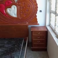 غرفه اخشاب للبيع  بغداد  زعفرانيه  سعر  ٧٠٠       وبيه مجال  ٠٧٧٠٠٨٩١٩...