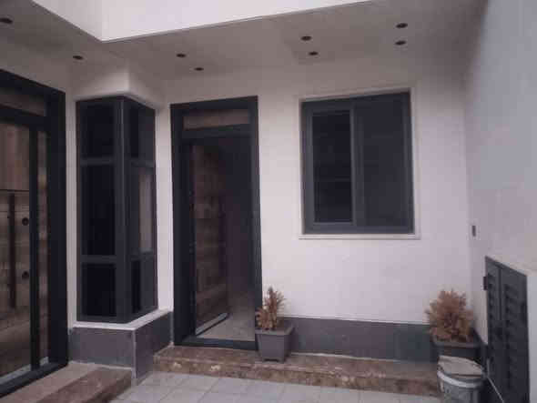 للبيع/
دار حديث 150م واجهة 7.50م 
مودرن 4 نوم بناء 2025 واجهة بورسلين وارضيات مرمر يحتوي على صالة ومطبخ حار بارد وهول حولي وحمامات عدد 4 وكراج سيارة 
الموقع/
ضباط السيدية قريب على الشارع التجاري وشارع الكويتي ش 12 م
للاستفسار
*********** واتس اب
غير متواجد على الفيس
