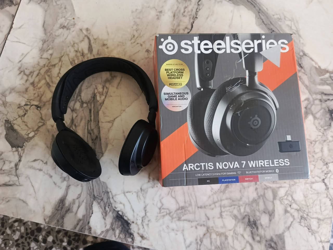 سلام عليكم سماعات Steelseriesللبيع بدون ملحقات فقط السماعة و كورتونة مالتهة شغالة نقص دفات مال سماعة واير AUX  علمن سعر الجديدة 300
السعر 150 بيهة مجال 
مكان بغداد أبو غريب 
رقم *********** بي وتساب
