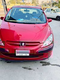 بيجو للبيع موديل 2005 بسمي داخل جلد ويل كب 16 تخم تاير جديد كير ومكينه...