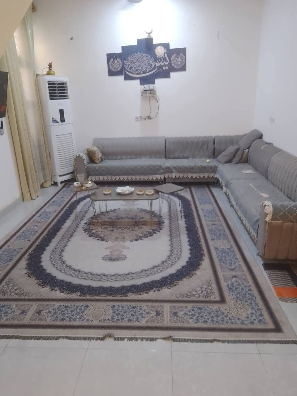 سلام عليكم بيت للبيع ناصريه مكانه شارع السفينه فرع الحضارات مساحته200 3غرف صاله فوك وجوه ومطبخ حار وبارد 
طابو اسهم 
سعر التواصل خاص 
الرقم ***********
220وبي مجال
