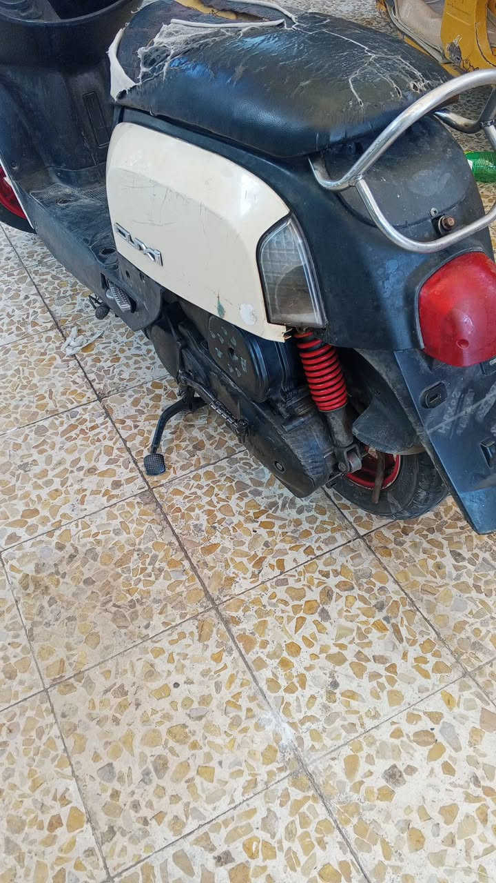سلام عليكم دراجه بوليس كابريتر الدراجه جانت تخبل صوتها ما ينسمع هسا بيها لاستيك ولف وكابريتر يرادله تنضيف تشتغل بس تخمد بل مشي ويلها اليكدام بوربرن متفلش مال الويل اريدها 190قفل قفل الف ما اطيح مكينه ساعه مكاني جسر ديالئ القديم رقمي ‏‪***********‬‏
