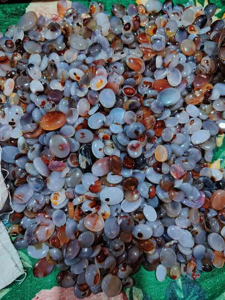 حجر العقيق اليماني المصور 
عدد القطع 1275 قطعه 
جمله على ٢٠٠٠ الوحده ابيع شلع 
ابيع جمله وينهم الي على باب الله 
واتساب او اتصال ***********
