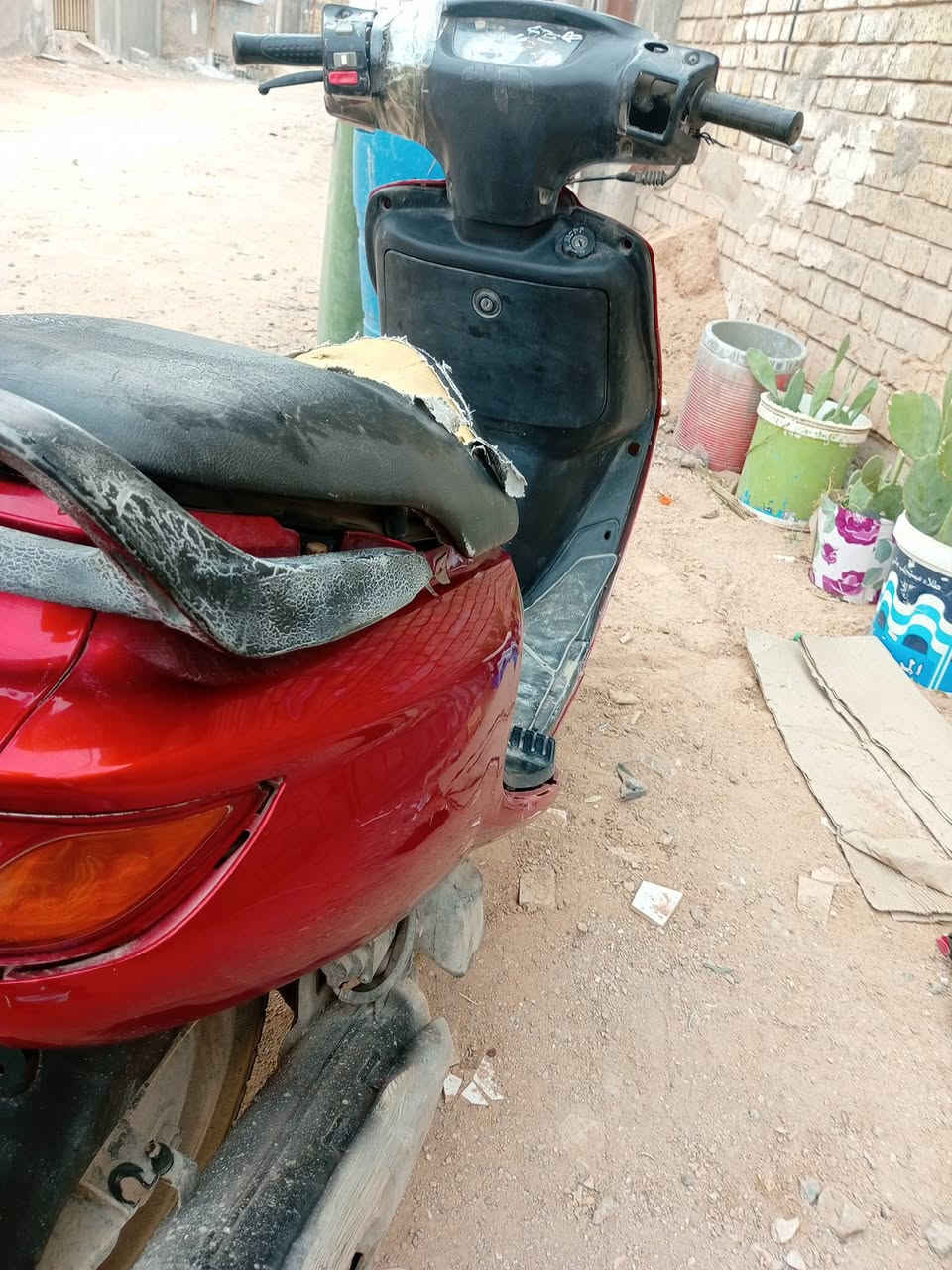 السلام عليكم دراجه فراشه للبيع نضيفه كلوباته فقط الاماميات ميشتغلن بك لايتات يشتغلن تشتغل سلف وتشتغل هندر ومجفت مره وحده للاستفسار الاتصال على الرقم *********** سعره500وبيه مجال قليل
