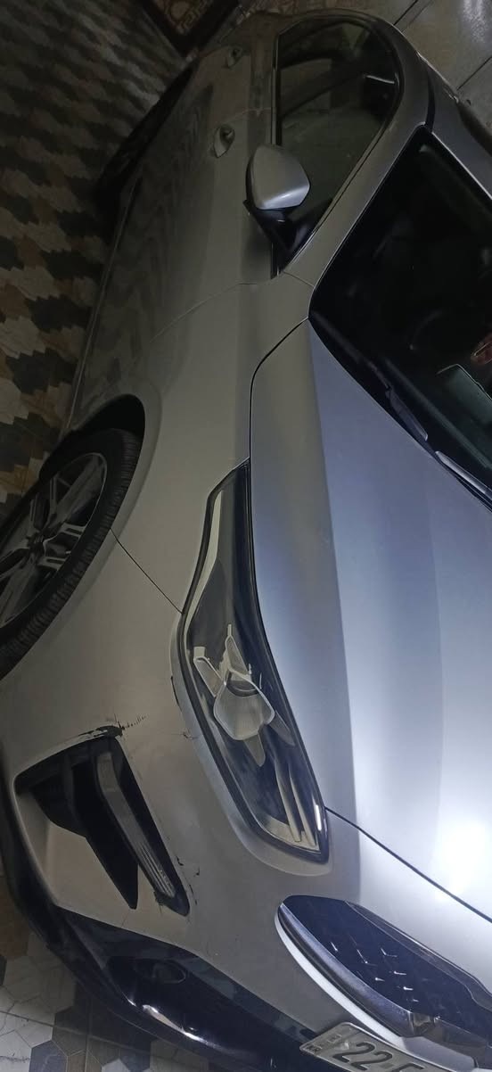 السلام عليكم 
كيا سيراتو موديل 20 فول مواصفات لون سلفر محرك 1600 دوش رقم اربيل باسمي ماشيه 52 الف كيلو 
السعر 158 ورقه مكفولة من الصبغ والضربه والتبديل فقط شخوط ورصعات بسيطه وبارد كلش بسيط بالبنيد مؤشر بالصور اقل الشبر 
المواصفات 
فتحه سقف 
مرايا كهربائيه 
اشاير بالمري 
تبريد قطعتين 
مثبت سرعه 
شاشه وكاميرا بلادي 
كرسي سايق كهرباء 
حساس امامي خلفي 
ويل كب 
شاشه اعطال 
بصمات ابواب وتشغيل 
تدفئة مقاعد الاماميه 
مقاعد جلد 
هواي مواصفات بيها 
للاستفسار الاتصال على الرقم ***********
