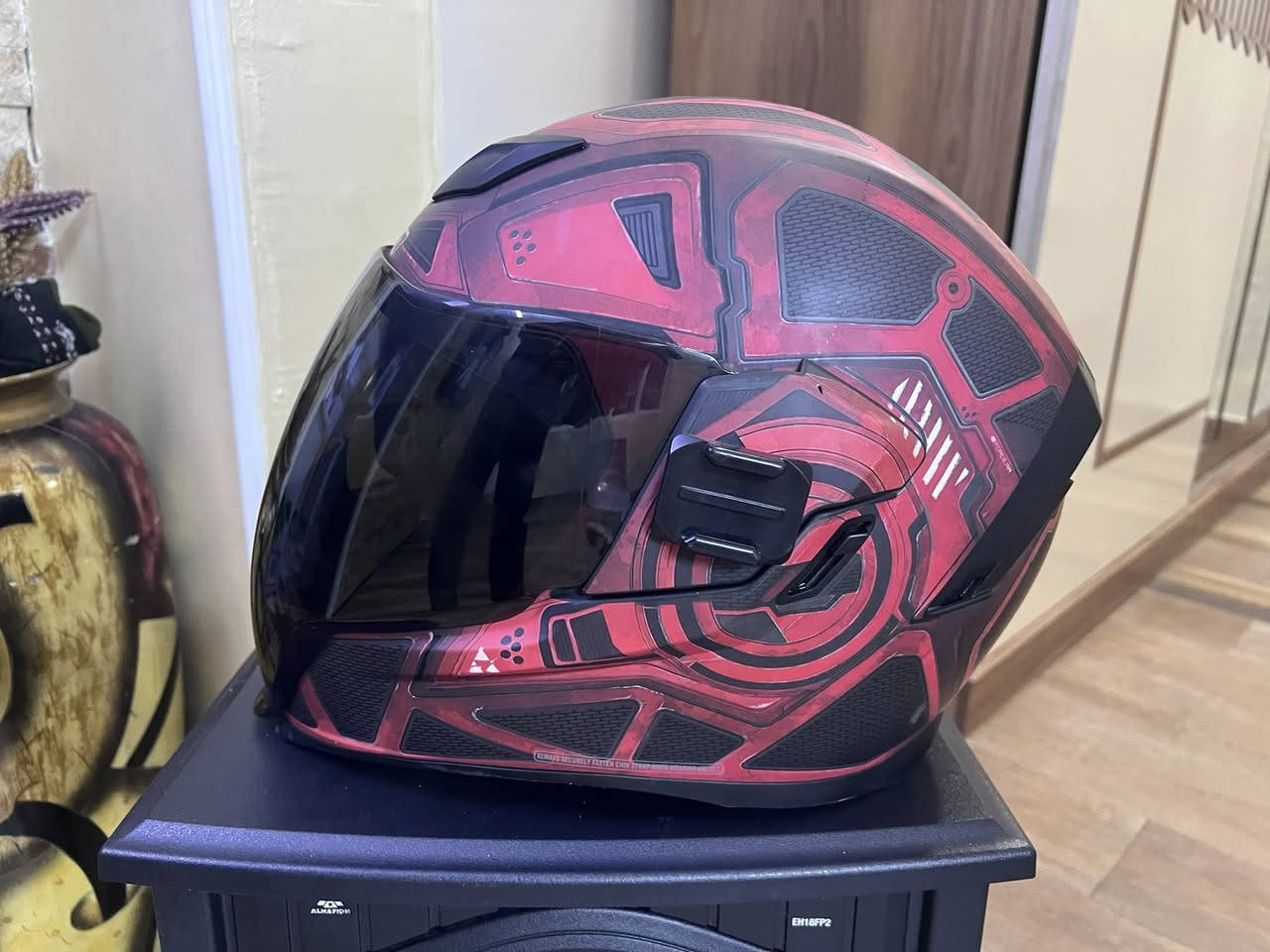 خوذه ايكون قياس xl وياها جامه شفافه 
 
سعر 250 
***********
