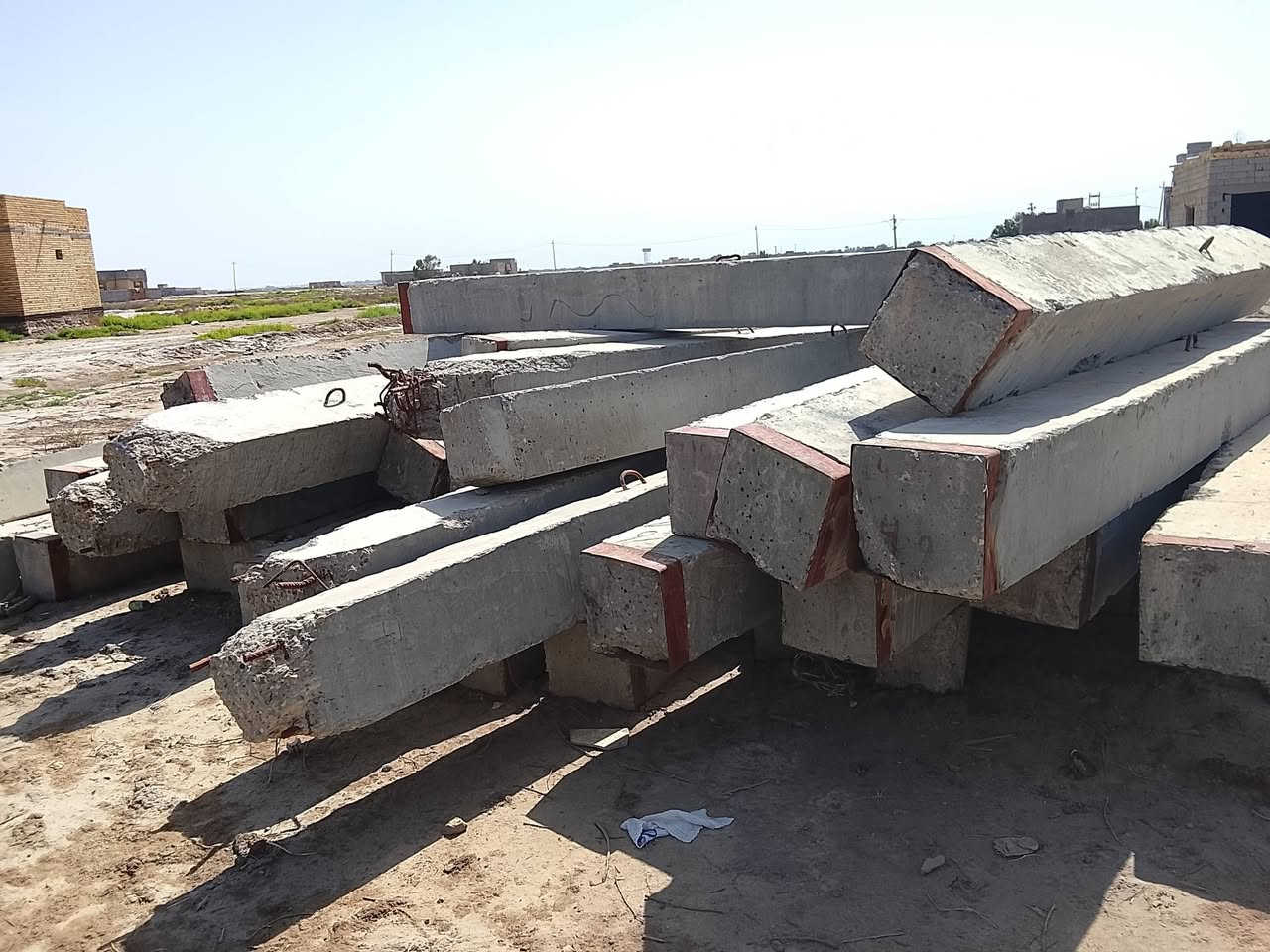 صبات كونكريت  للبيع اساس بيت او سياج العدد 34
قياس طول 4 متر اقل اكثر 
ارتفاع 40 وعريض 40
*********** واتساب
