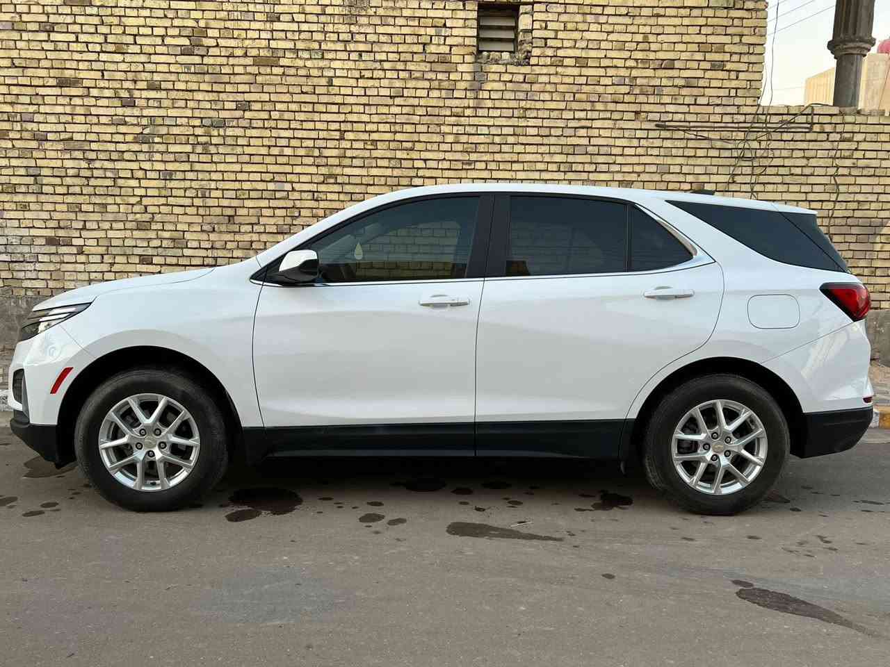 السلام عليكم للبيع فقط
شوفرليت اكيونكس شهداء ميسان 
موديل 2024 دخول جديد 
السيارة حادثةكلش خفيف جانبي  
فقط صبغ ربع الباب والجامبغ والباقي كلة كفاالة البجم كلة كبس السياره كاشية كلش قليل 
تترقم السياره ميسان شهداء
المواصفات 
.تشغيل عن بعد 
.بصمة ابواب 
.كشن كهرباء 
.رادار امامي 
.رادار جانبي 
.حساسات امامية
.كامرة وحساسات خلفية
. فول تحكم ستيرن 
.نظام التوقف الذاتي
.تبريد وتدفئة بالكشنات
.صدنوك كهرباء 
.فور ويل 
مكان السياره ميسان 
السعر 185 بي مجال قليل 
للأتصال
***********
