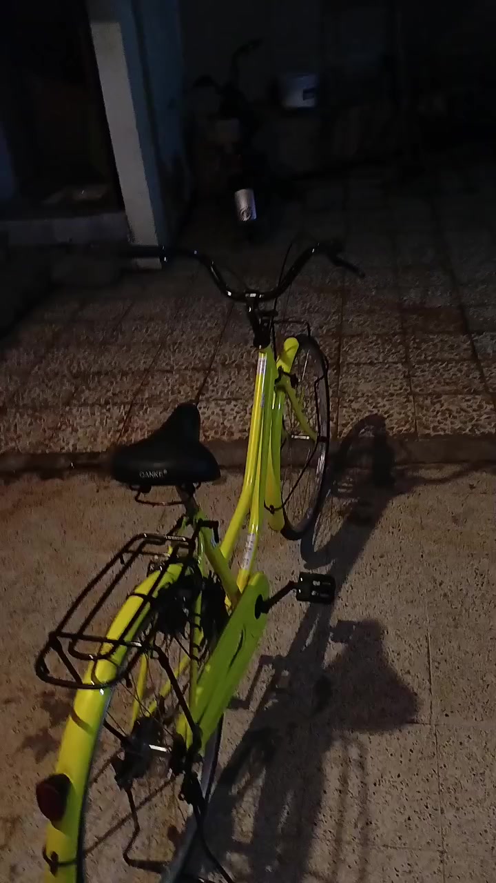 السلام عليكم باسكل عبد الحليم باسكل اخو الجديد لون مميز ليموني 🍋 حجم 26  السعر اب100شراي تعال خاص عنوان موصل حي البلديات رقم الهاتف ***********
