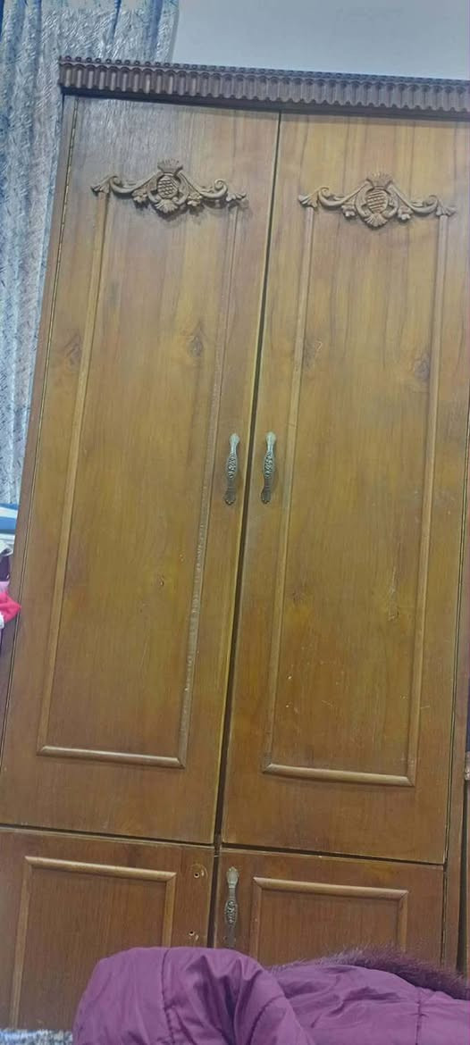 غرفه نوم للبيع النظافه كدام العين للتواصل مع صاحب الغرفه ***********
