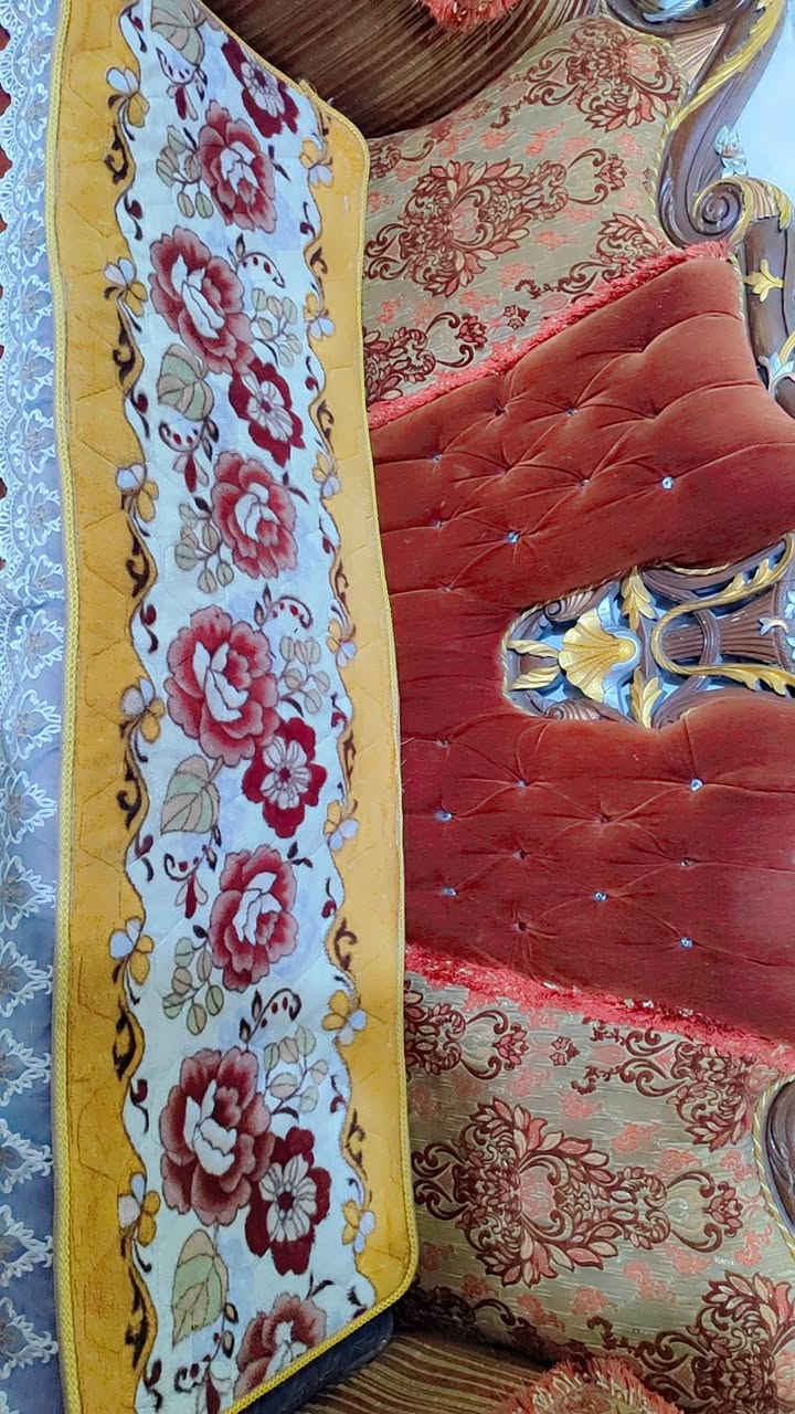 فرشات وكوشات  للبيع ***********
