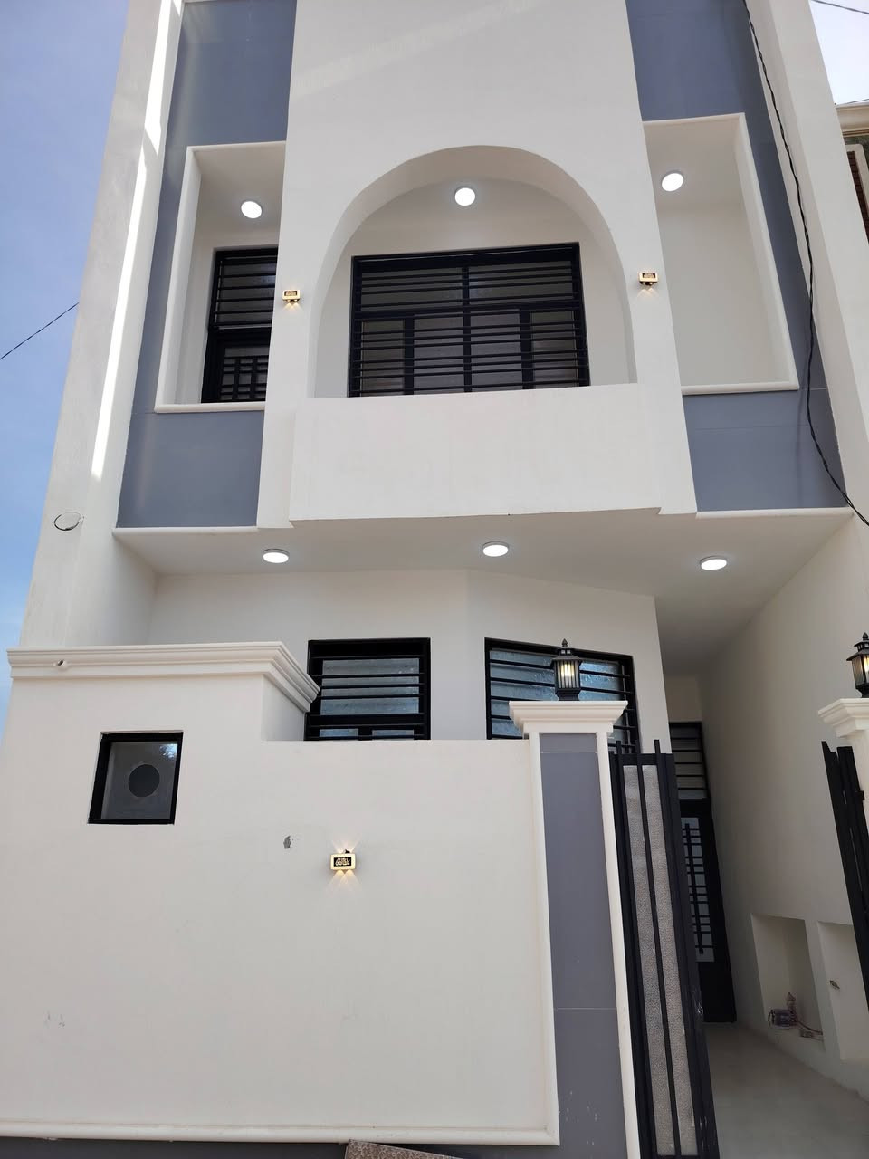 دار للبيع المساحة ٥٠ متر.
كربلاء المقدسة مقابل القنصلية التركية..
طابق ونص. كافة الخدمات موجودة شوارع ١٠ متر تبليط. بناء طابوك جمهوري كونكريت مسلح. زراعي سند ٢٥
واقرار محكمة ومكاتبه مع صاحب الأرض مباشرة.
للاستفسار مكتب قدم الخير.
غسان الطرفي ***********
