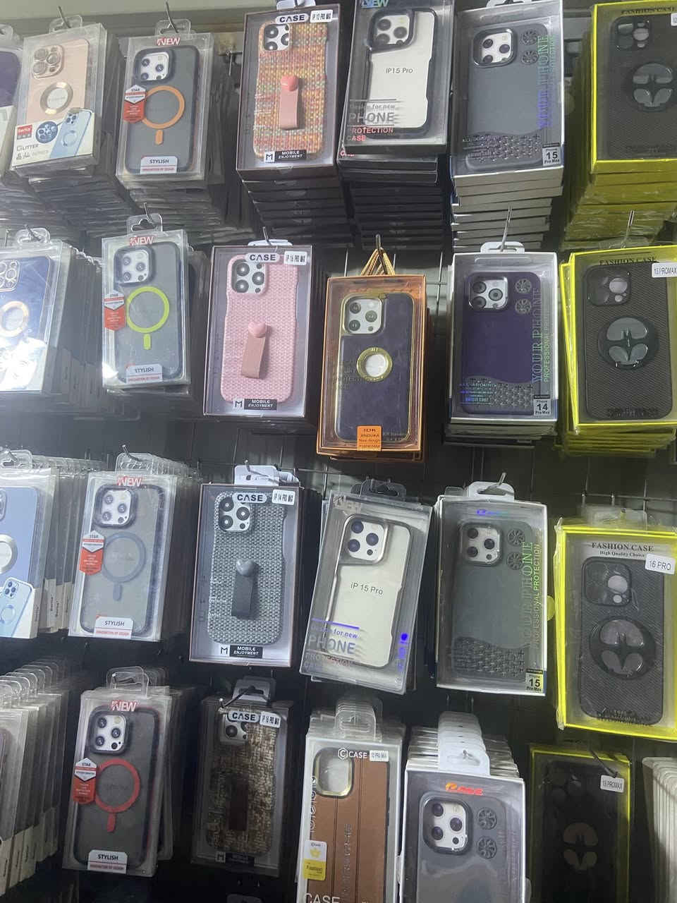 عرض خاص جمله فقط سعر الكفر 750 دينار  ايفون من 11 الى 16 نوعيات كلهن بكج توصيل لجميع المحافضات ***********#
