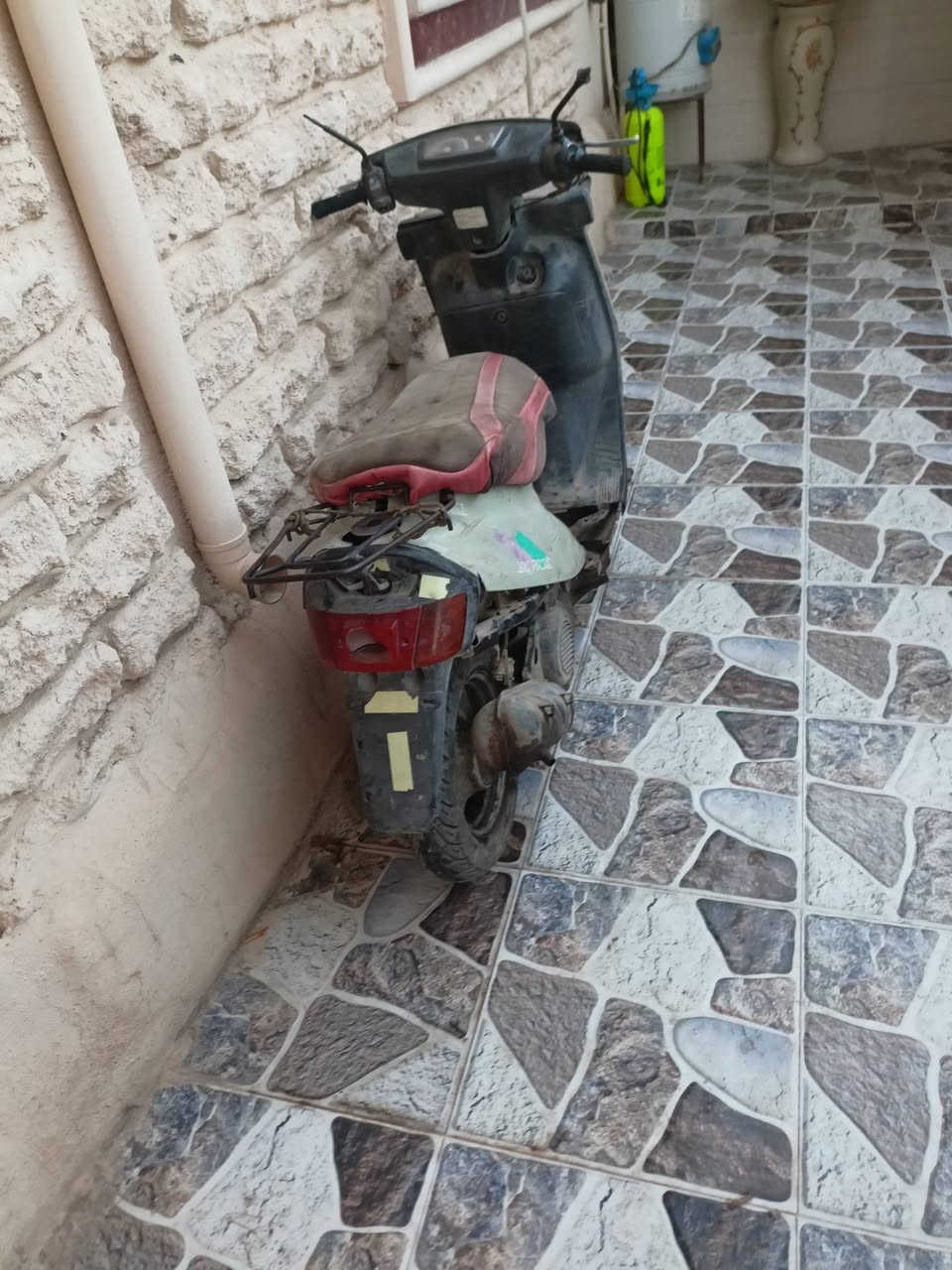 سلام عليكم عندي ماطور ياماهاا.    الماطور كفراته كامله ويشتغل بي شغله بسيطه للبيع وسعره 75 //***********
