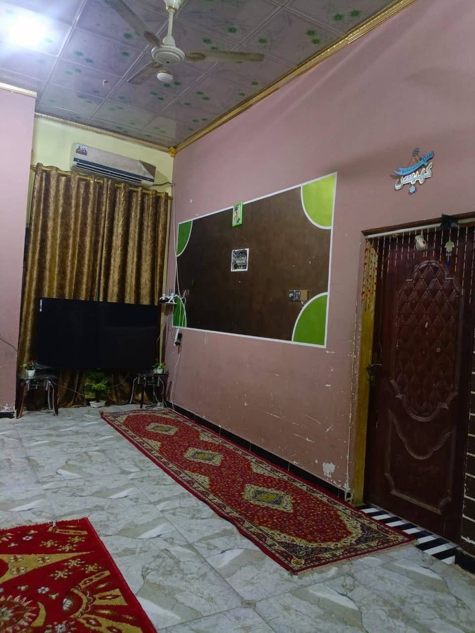 بيت مساحه 200 المنصوريه شارع السايدين طابوك كونكريت غرفتين وصاله ومطبخ صحيات واستقبال
الطابق الثاني غرفتين وصاله وحمام 
***********
السعر 220 بي مجال 
بيت مساحه 200 المنصوريه شارع السايدين طابوك كونكريت غرفتين وصاله ومطبخ صحيات واستقبال
