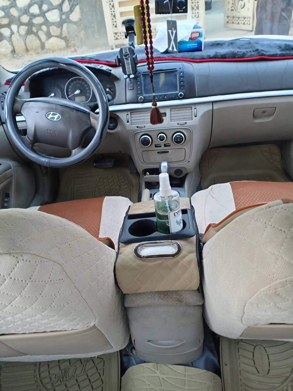 السلام عليكم ورحمة الله سوناتا للبيع مصبوغه احزام مكان السيارة بابل السيارة حلوة مال  بسمي ***********
