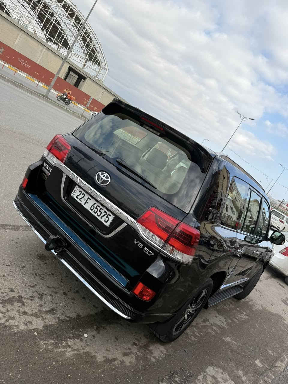 السلام عليكم
لاندكروز VXR 
موديل 2021 
محرك 5700
ماشيه 83 
مكفوله عدا ركن دعاميه صبغ 
سونار مرفق 
رقم اربيل 
سعرها 540 
*********** 
***********
