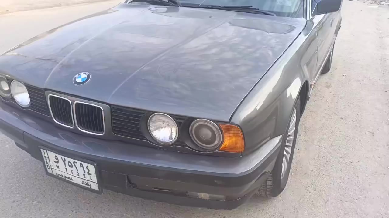 اخوان رمضان كريم للبيع او مراوس بي ام موديل 88 حجم 525كير محرك مكفولات حداديه تمام كهربائيات كلهه  شغاله تخم تاير مصبوغه عام للجماليه صبغ جديد السياره جاهزه اخوان شرط تحويل ععقد مروري السعر 50اوبيهه مجال للشراي عنوان بغداد حي النصر هاتف ***********
